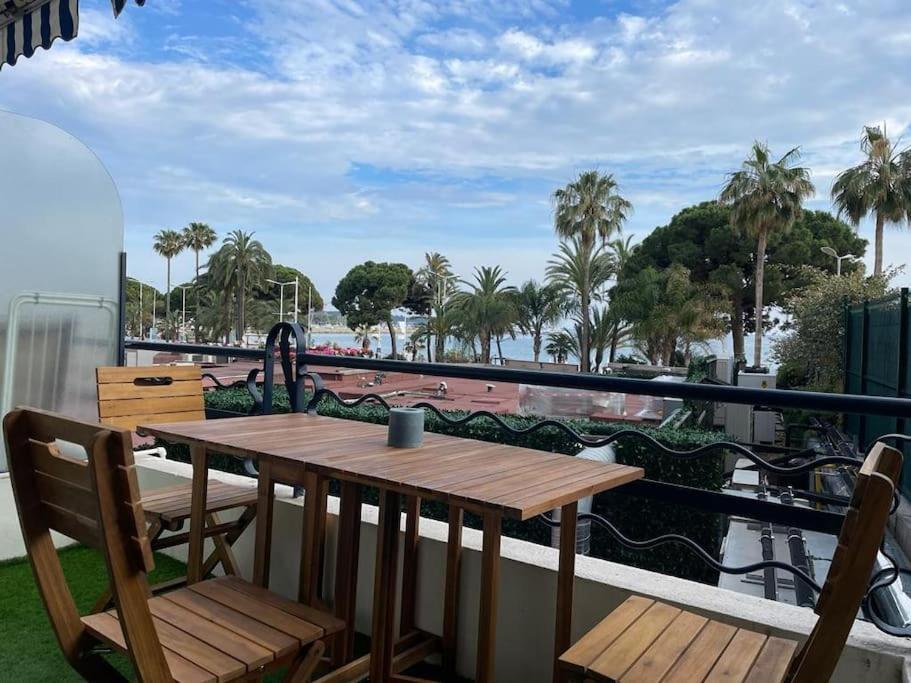 Cannes: Croisette Quartier Martinez - 90m² Appartement *