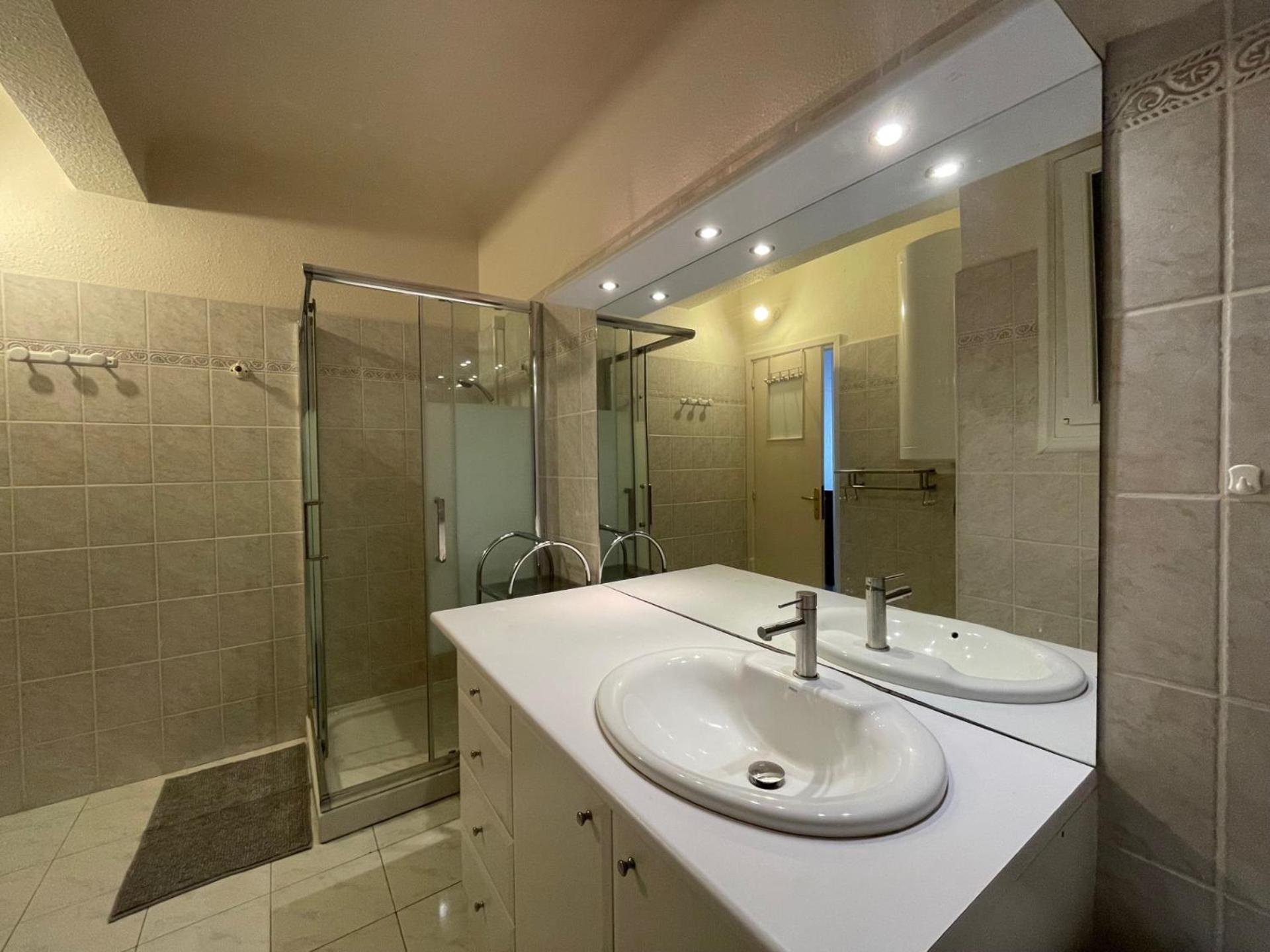 Cannes: Croisette Quartier Martinez - 90m² Appartement *