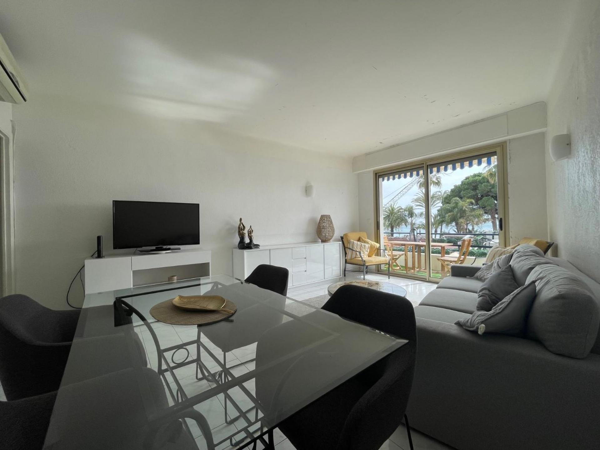 Cannes: Croisette Quartier Martinez - 90m² *