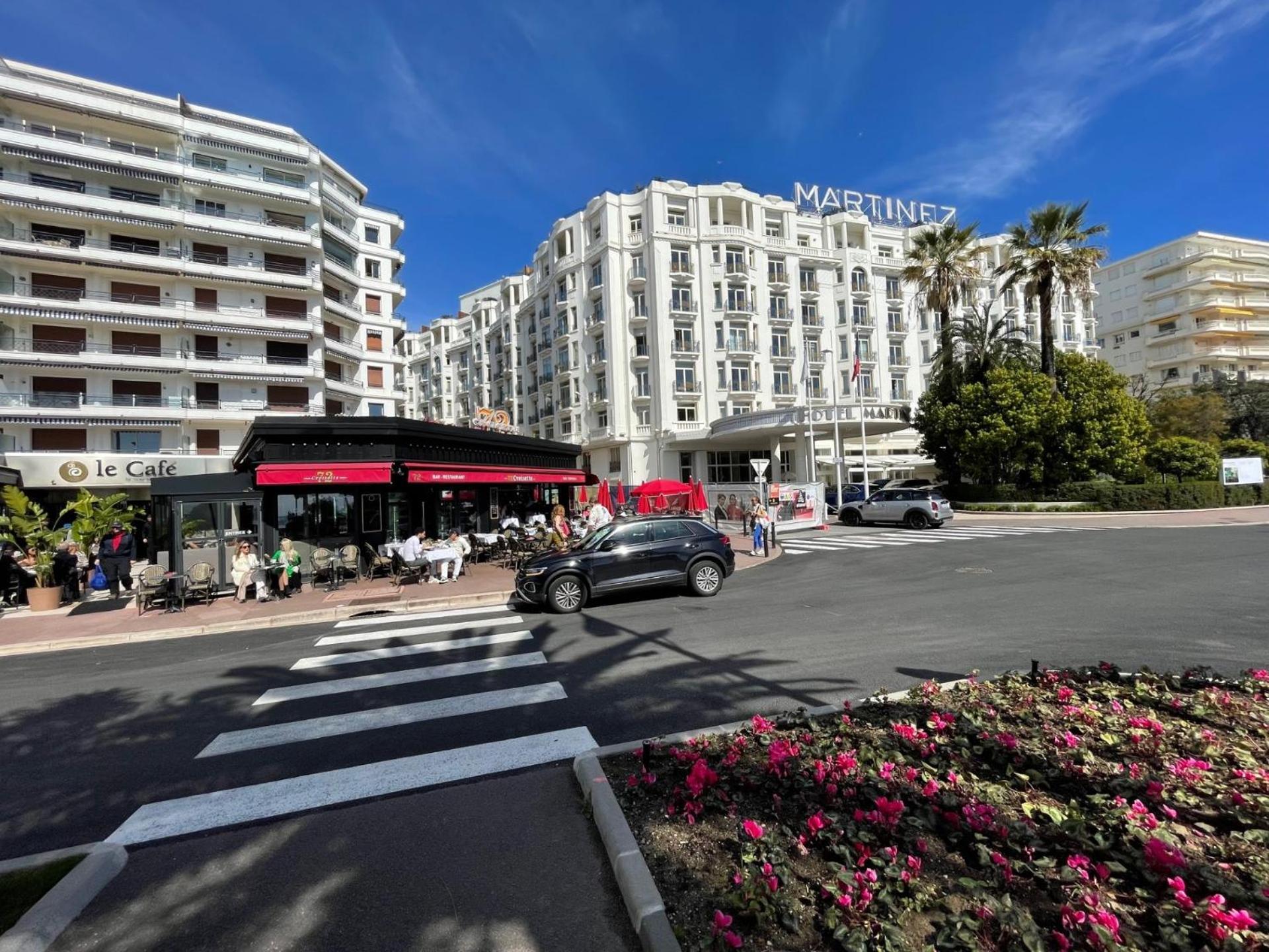 Cannes: Croisette Quartier Martinez - 90m² *