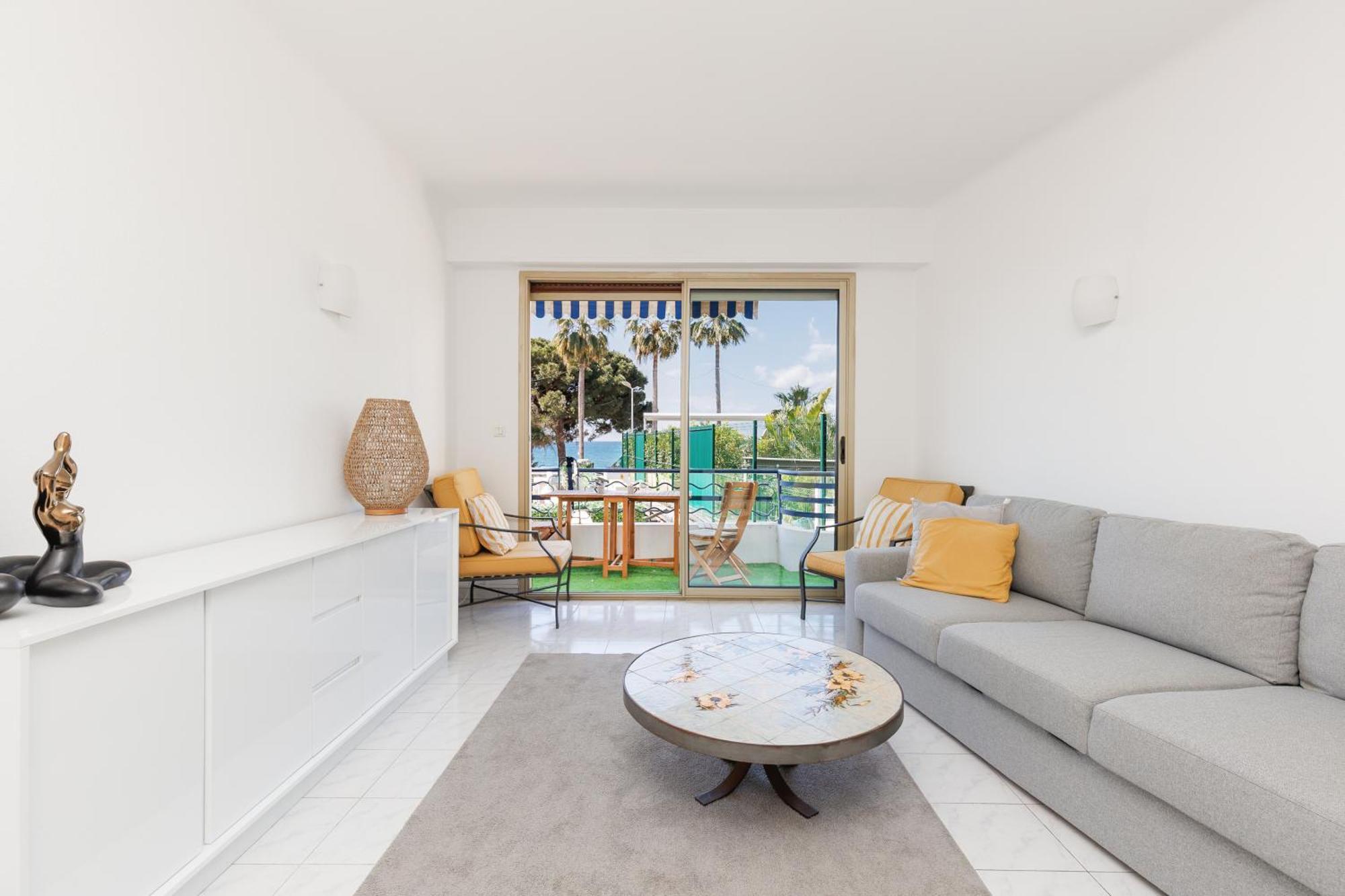 Cannes: Croisette Quartier Martinez - 90m² Apartment Cannes